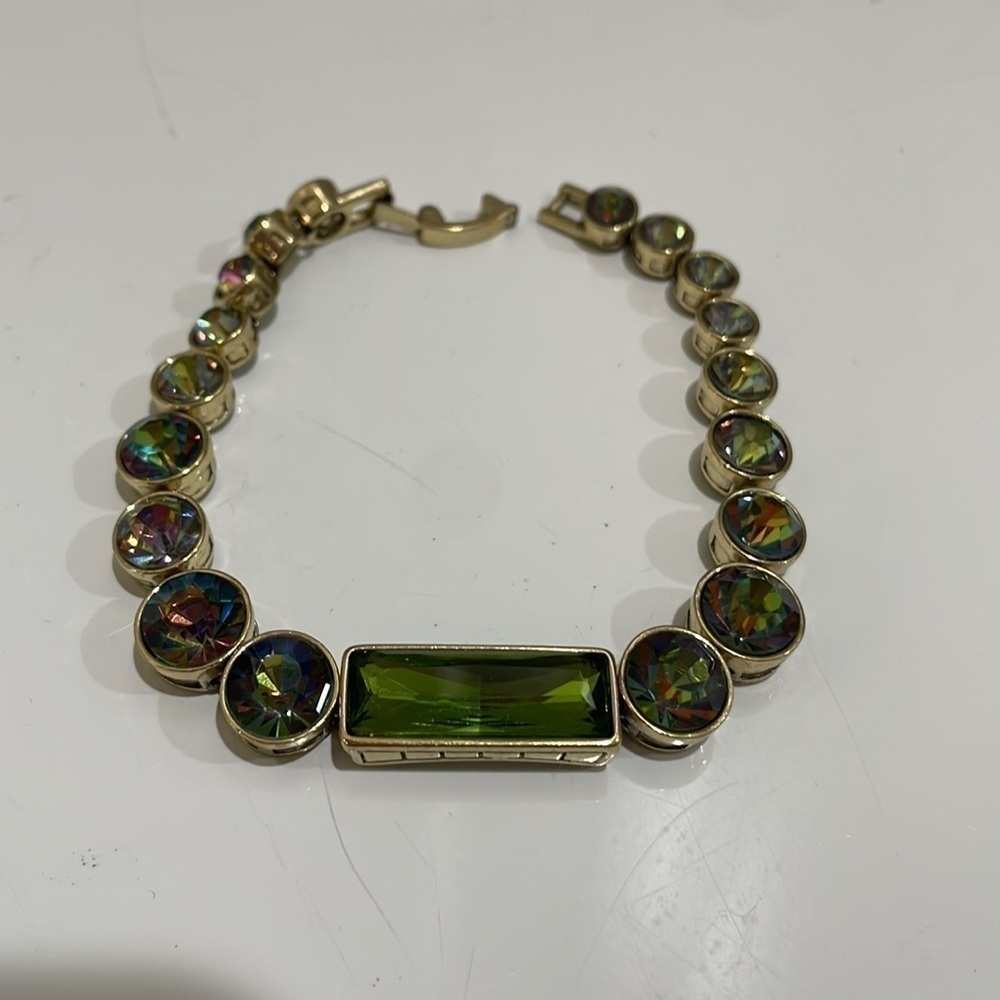 Heidi Daus Iridescent Faceted Crystal Bracelet—Beautiful! Green Center Stone-EUC